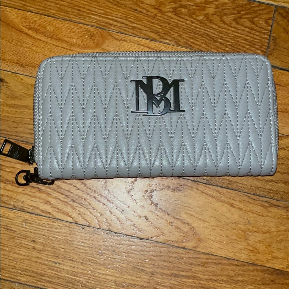 Badgley Mischka Quilted Light Gray Zip-Around Wristlet Clutch